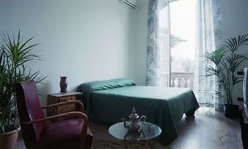 Πανσιόν Mr Frills 4*