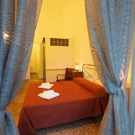 Mr Frills Πανσιόν 4*