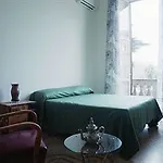 Πανσιόν Mr Frills 4*