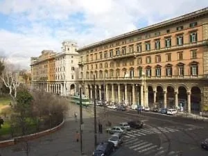 Mr Frills Konukevi 4*