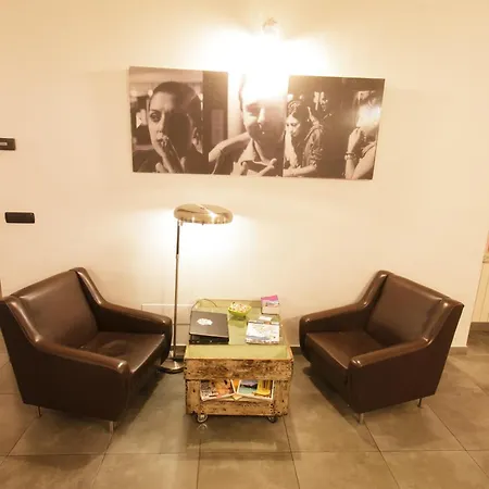 Konukevi Mr Frills 4*