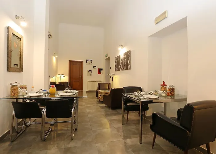 בית הארחה Mr Frills 4*