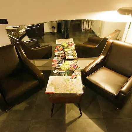 Mr Frills Pensjonat 4*